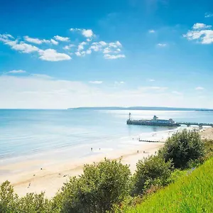 https://spacious-4-bed-rooms-parking-garden-and-near-parks.bournemouth-hotels.org