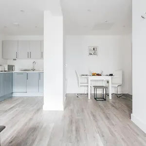 https://spacious-two-bedroom-flat-near-town-centre.bournemouth-hotels.org