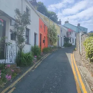 https://fishermens-cottage-with-log-burner.cardiffhotelswales.com