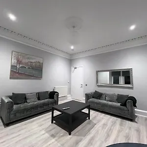 https://lovely-4-bedroom-2nd-floor-walk-up-apartment.edinburghhotelsuk.org